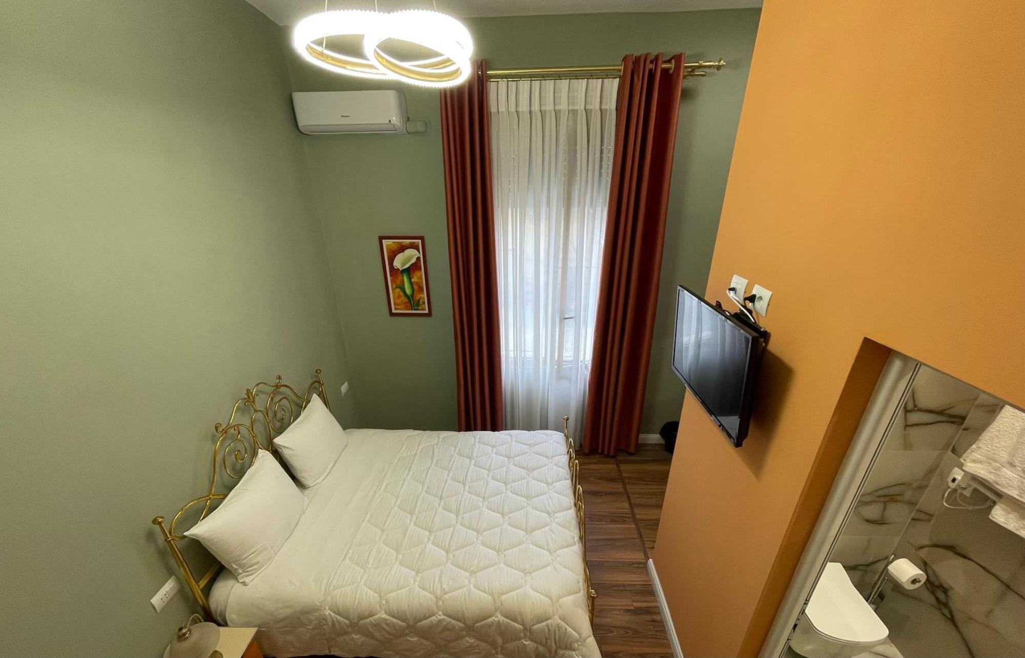 15 - Center Hotel